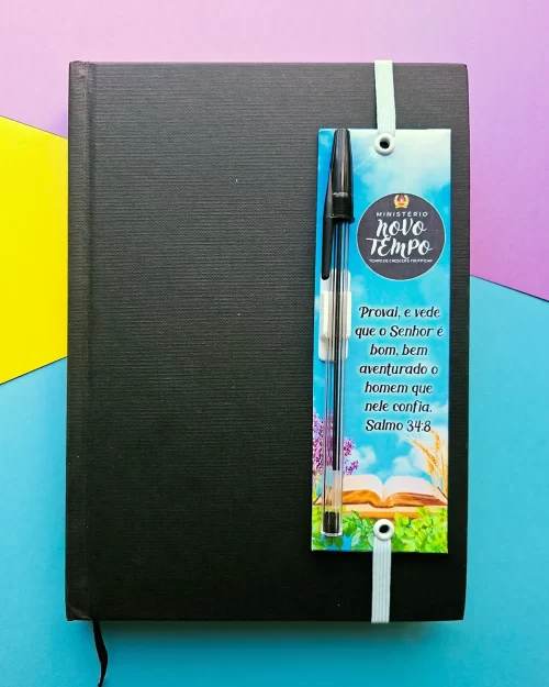 Marcador de Bíblia com Porta Caneta